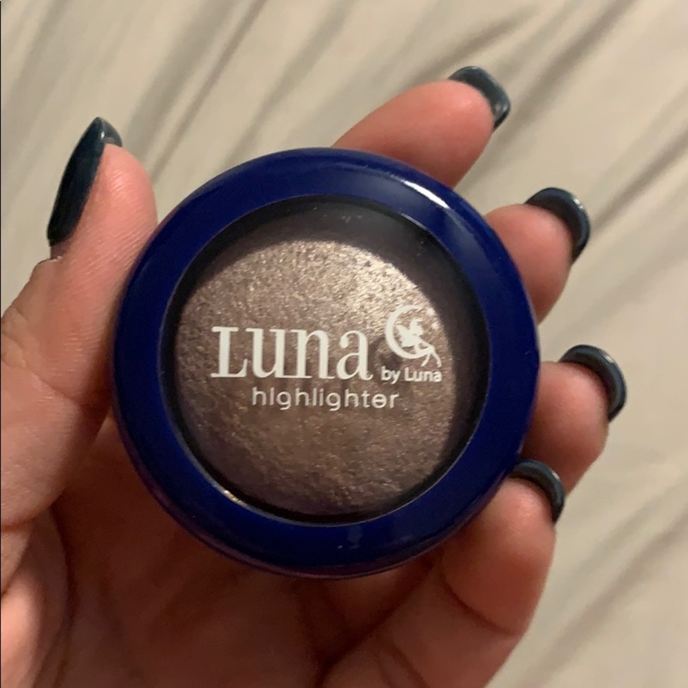 LUNA BY LUNA Baked Highlighter
